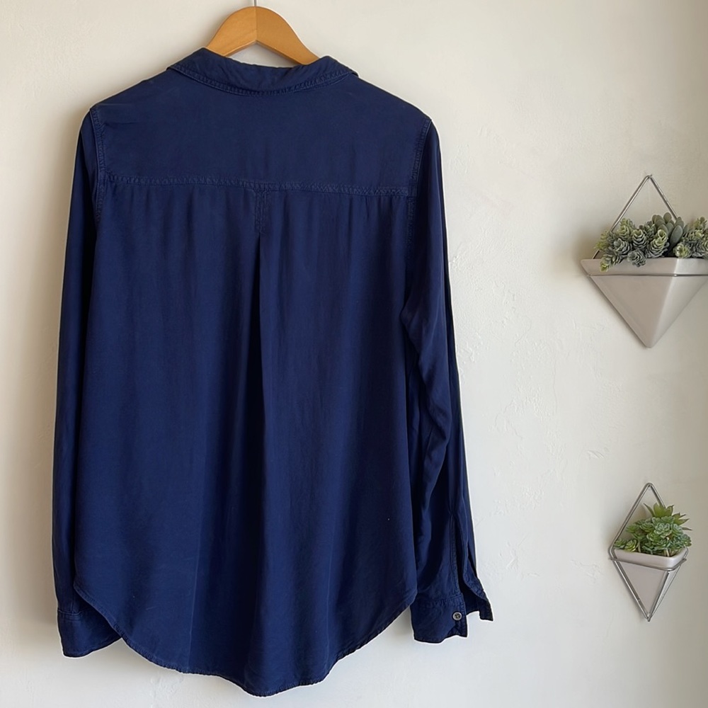 Beautiful beaded button down Blouse. L - Picture 5 of 5